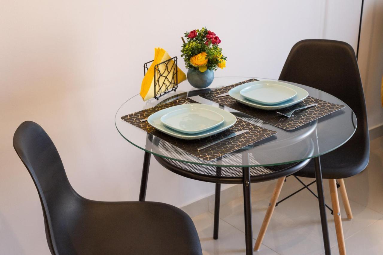Light House - Seafront Cosy Studio With Library Paphos Exterior foto