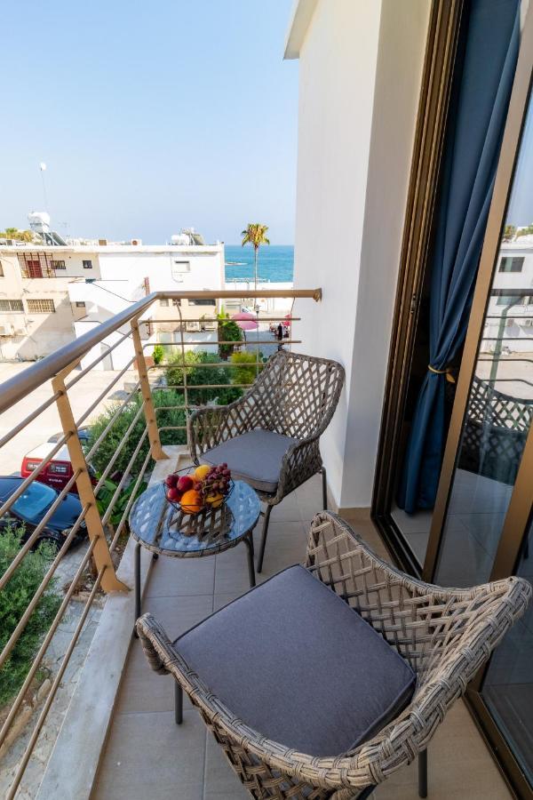 Light House - Seafront Cosy Studio With Library Paphos Exterior foto